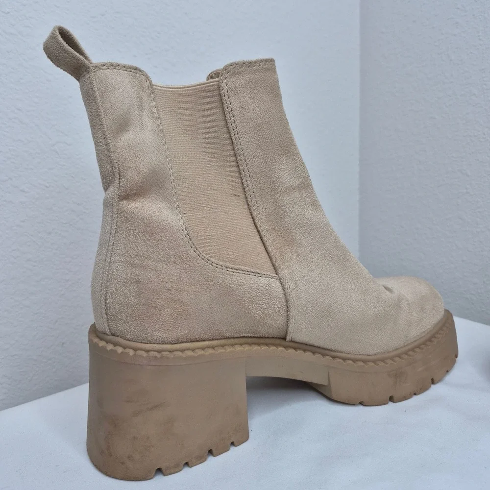 Madden Girl Dianna Sand Beige Lug Sole Platform Chelsea Ankle Boots Chunky 8M